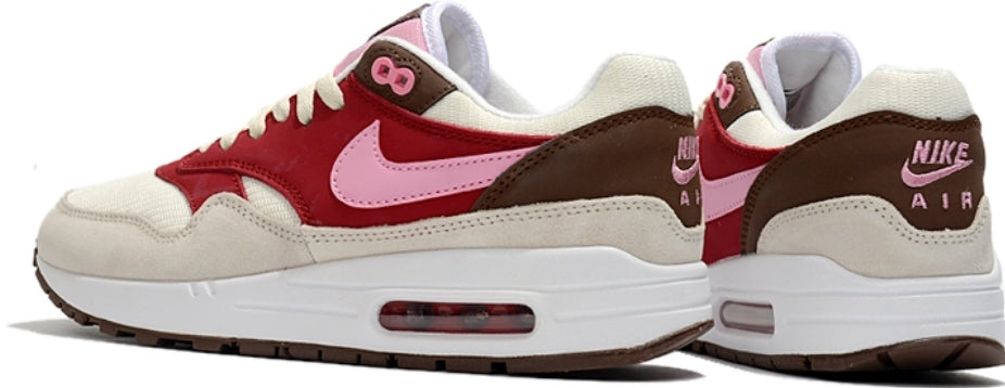 Les baskets Nike Air Max 1 sont iconiques pour leur style emblématique.retro incontournable pas cher. Le moins cher.exceptionnel 