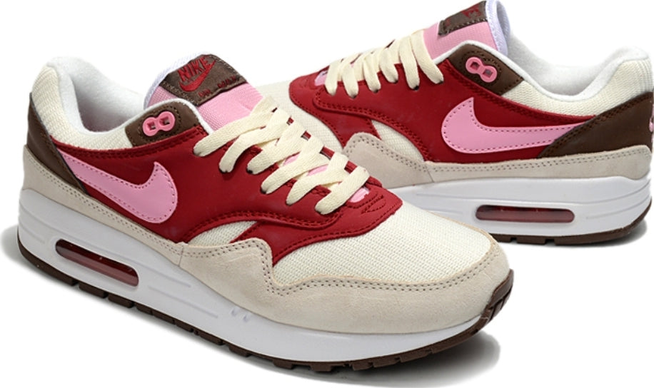 Les baskets Nike Air Max 1 sont iconiques pour leur style emblématique.retro incontournable pas cher. Le moins cher.exceptionnel 