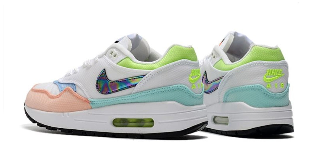 Les baskets Nike Air Max 1 sont iconiques pour leur style emblématique.retro incontournable pas cher. Le moins cher.exceptionnel 
