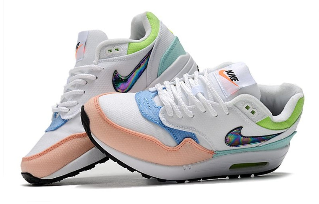 Les baskets Nike Air Max 1 sont iconiques pour leur style emblématique.retro incontournable pas cher. Le moins cher.exceptionnel 