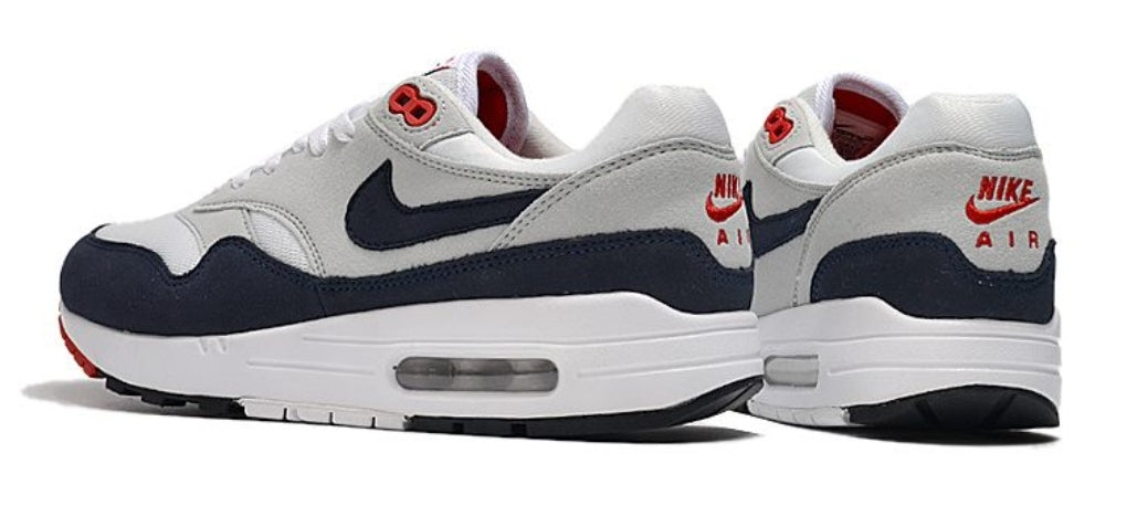 Les baskets Nike Air Max 1 sont iconiques pour leur style emblématique.retro incontournable pas cher. Le moins cher.exceptionnel 