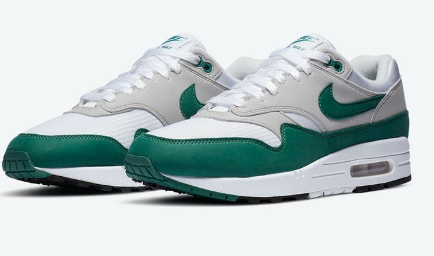 Les baskets Nike Air Max 1 sont iconiques pour leur style emblématique.retro incontournable pas cher. Le moins cher.exceptionnel 