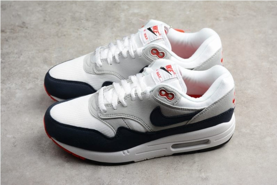 Les baskets Nike Air Max 1 sont iconiques pour leur style emblématique.retro incontournable pas cher. Le moins cher.exceptionnel 