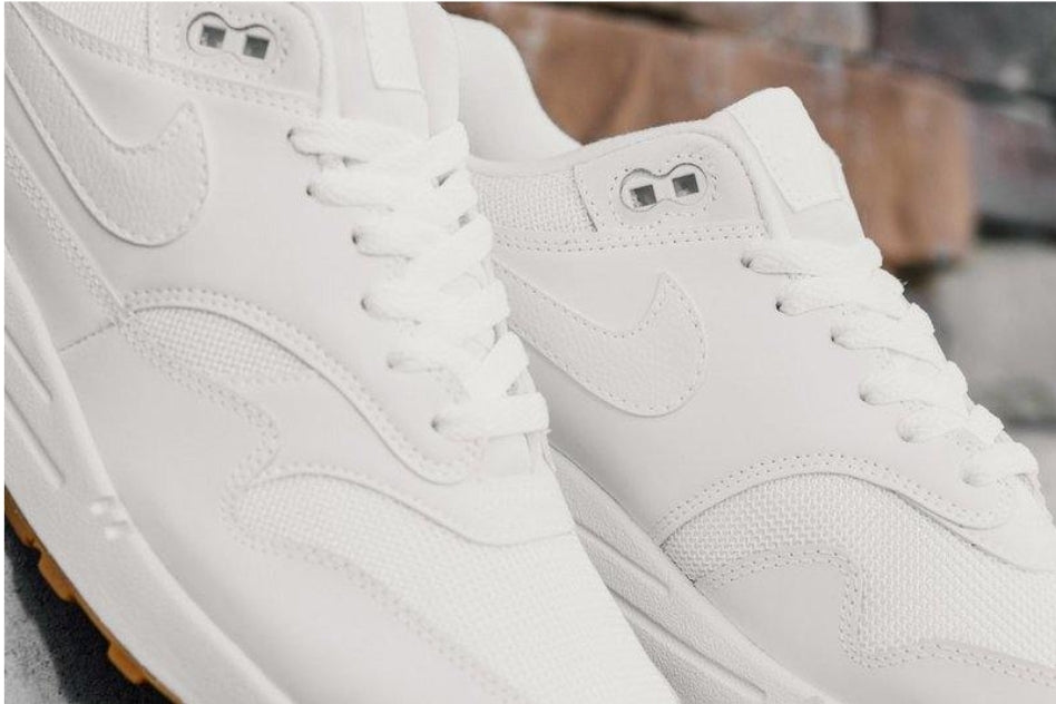 Les baskets Nike Air Max 1 sont iconiques pour leur style emblématique.retro incontournable pas cher. Le moins cher.exceptionnel 