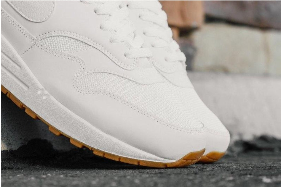 Les baskets Nike Air Max 1 sont iconiques pour leur style emblématique.retro incontournable pas cher. Le moins cher.exceptionnel 