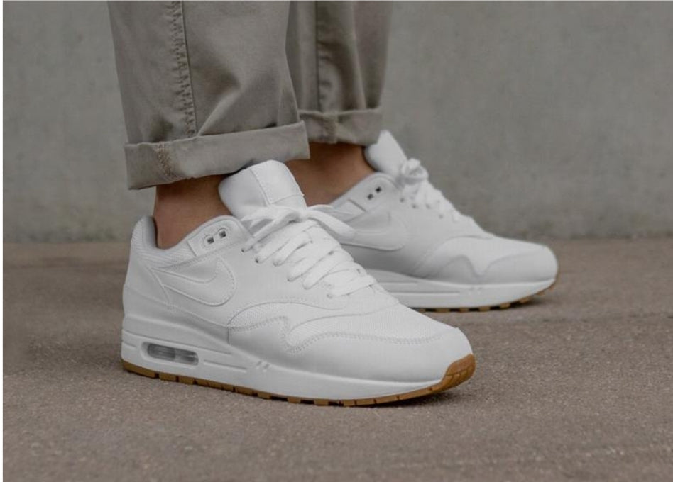 Les baskets Nike Air Max 1 sont iconiques pour leur style emblématique.retro incontournable pas cher. Le moins cher.exceptionnel 