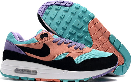 Les baskets Nike Air Max 1 sont iconiques pour leur style emblématique.retro incontournable pas cher. Le moins cher.exceptionnel 