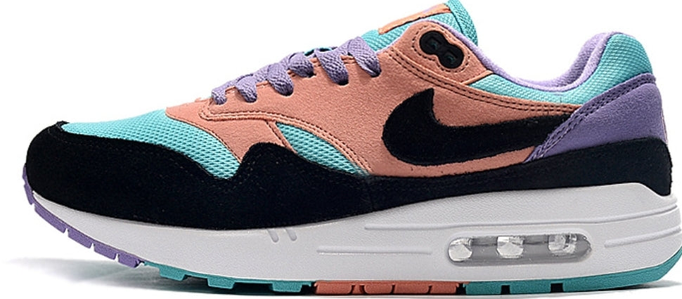 Les baskets Nike Air Max 1 sont iconiques pour leur style emblématique.retro incontournable pas cher. Le moins cher.exceptionnel 