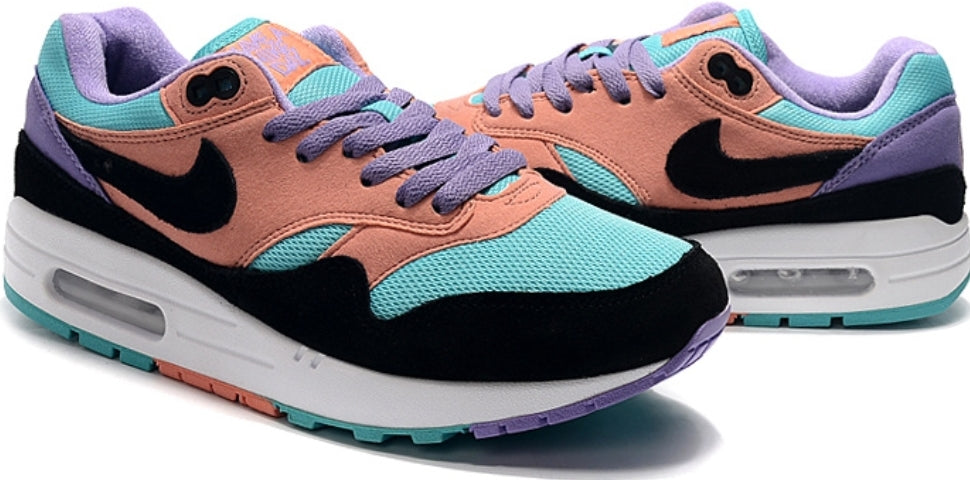 Les baskets Nike Air Max 1 sont iconiques pour leur style emblématique.retro incontournable pas cher. Le moins cher.exceptionnel 