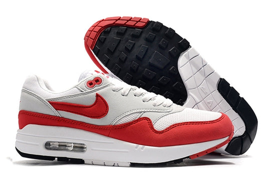Les baskets Nike Air Max 1 sont iconiques pour leur style emblématique.retro incontournable pas cher. Le moins cher.exceptionnel 