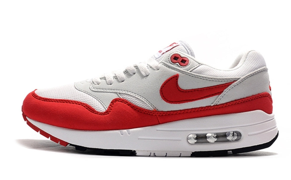 Les baskets Nike Air Max 1 sont iconiques pour leur style emblématique.retro incontournable pas cher. Le moins cher.exceptionnel 