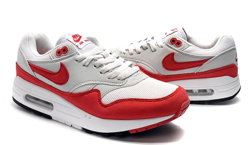 Les baskets Nike Air Max 1 sont iconiques pour leur style emblématique.retro incontournable pas cher. Le moins cher.exceptionnel 