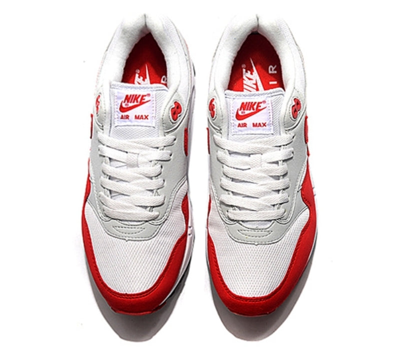 Les baskets Nike Air Max 1 sont iconiques pour leur style emblématique.retro incontournable pas cher. Le moins cher.exceptionnel 