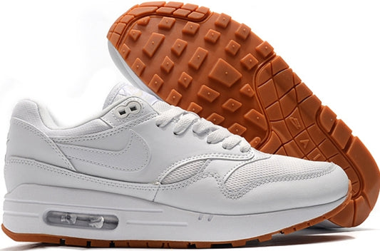 Les baskets Nike Air Max 1 sont iconiques pour leur style emblématique.retro incontournable pas cher. Le moins cher.exceptionnel 