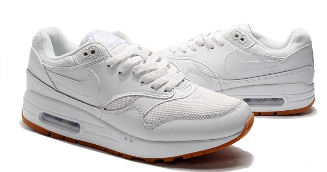 Les baskets Nike Air Max 1 sont iconiques pour leur style emblématique.retro incontournable pas cher. Le moins cher.exceptionnel 