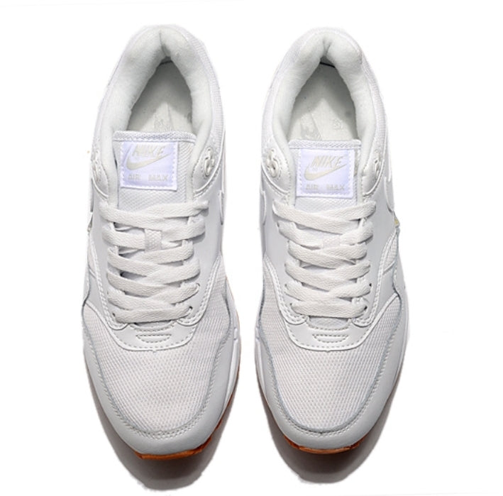 Les baskets Nike Air Max 1 sont iconiques pour leur style emblématique.retro incontournable pas cher. Le moins cher.exceptionnel 