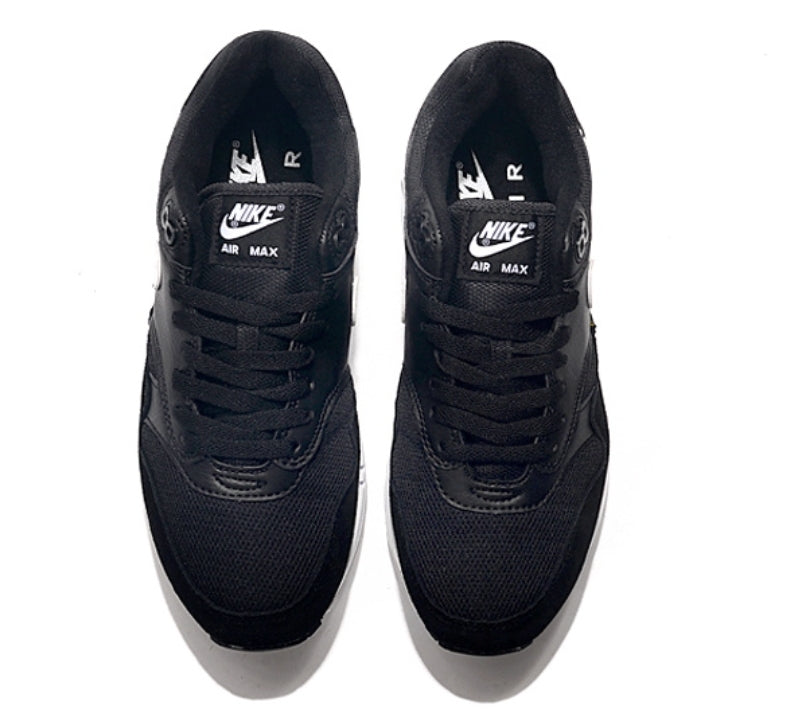 Les baskets Nike Air Max 1 sont iconiques pour leur style emblématique.retro incontournable pas cher. Le moins cher.exceptionnel 