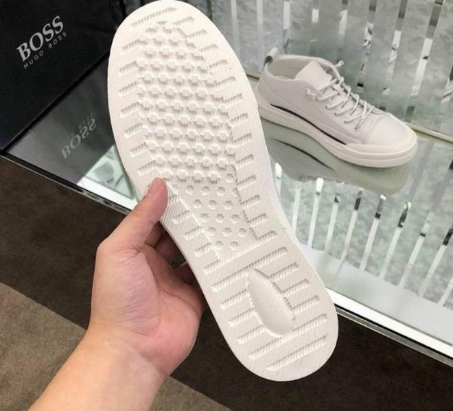 Les baskets sneakers Hugo Boss  combinent style sophistiqué et performance haut de gamme.

 leur design élégant.pas cher.le moins cher.
