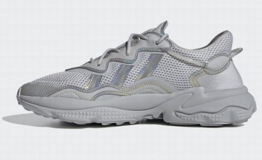 Les baskets Adidas Ozweego marient un style audacieux à un confort exceptionnel.