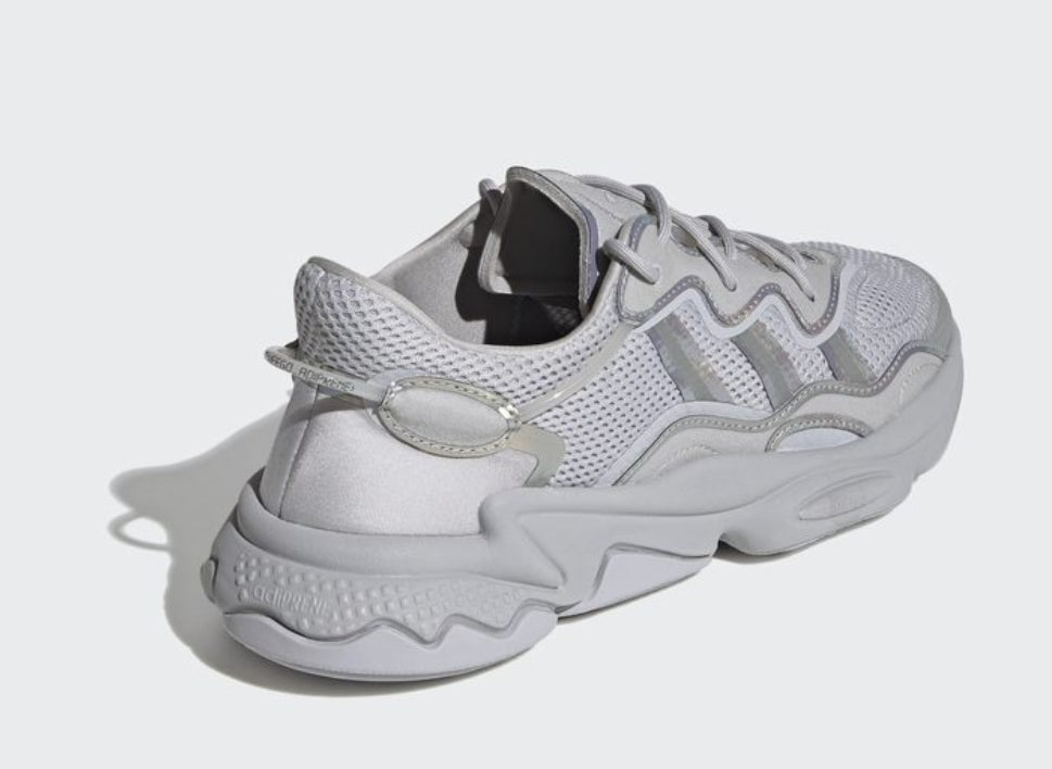 Les baskets Adidas Ozweego marient un style audacieux à un confort exceptionnel.