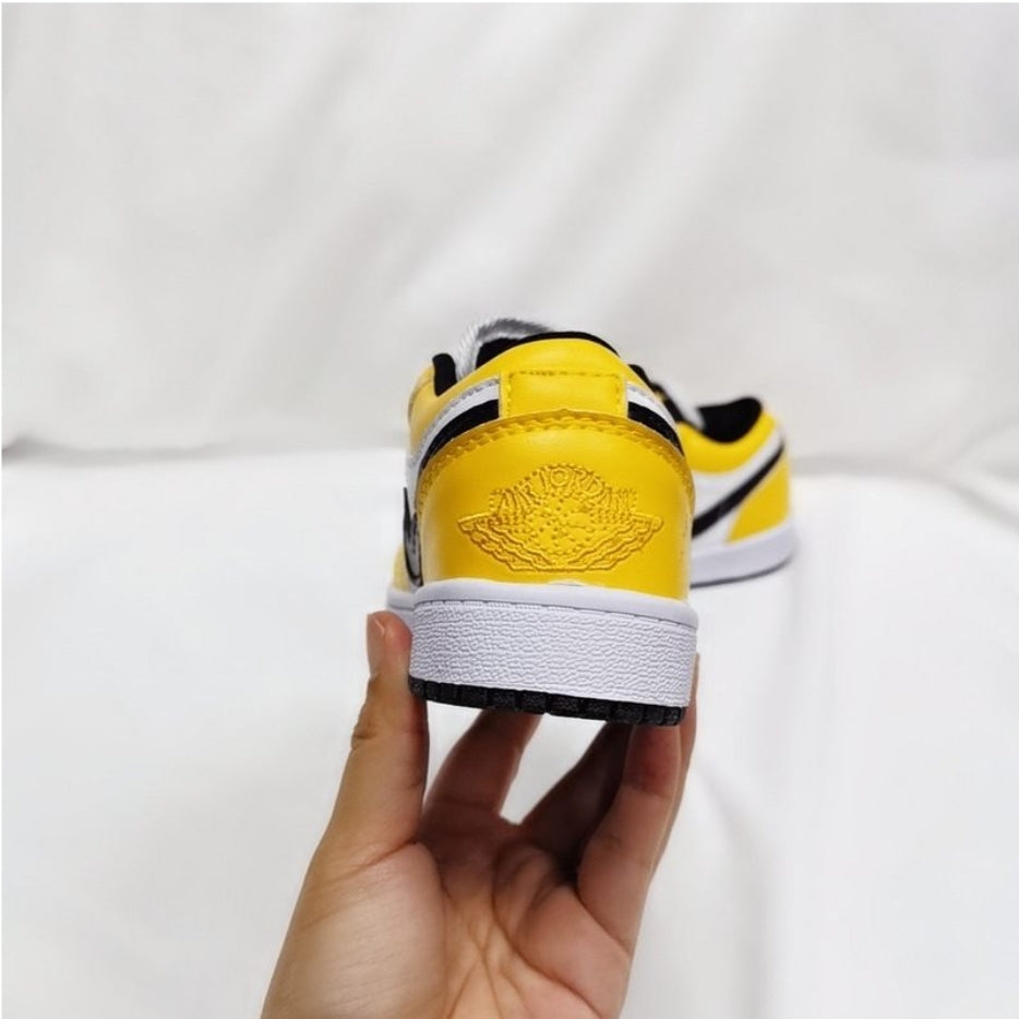chaussure pour Enfant: jordan  Garçon/Fille
