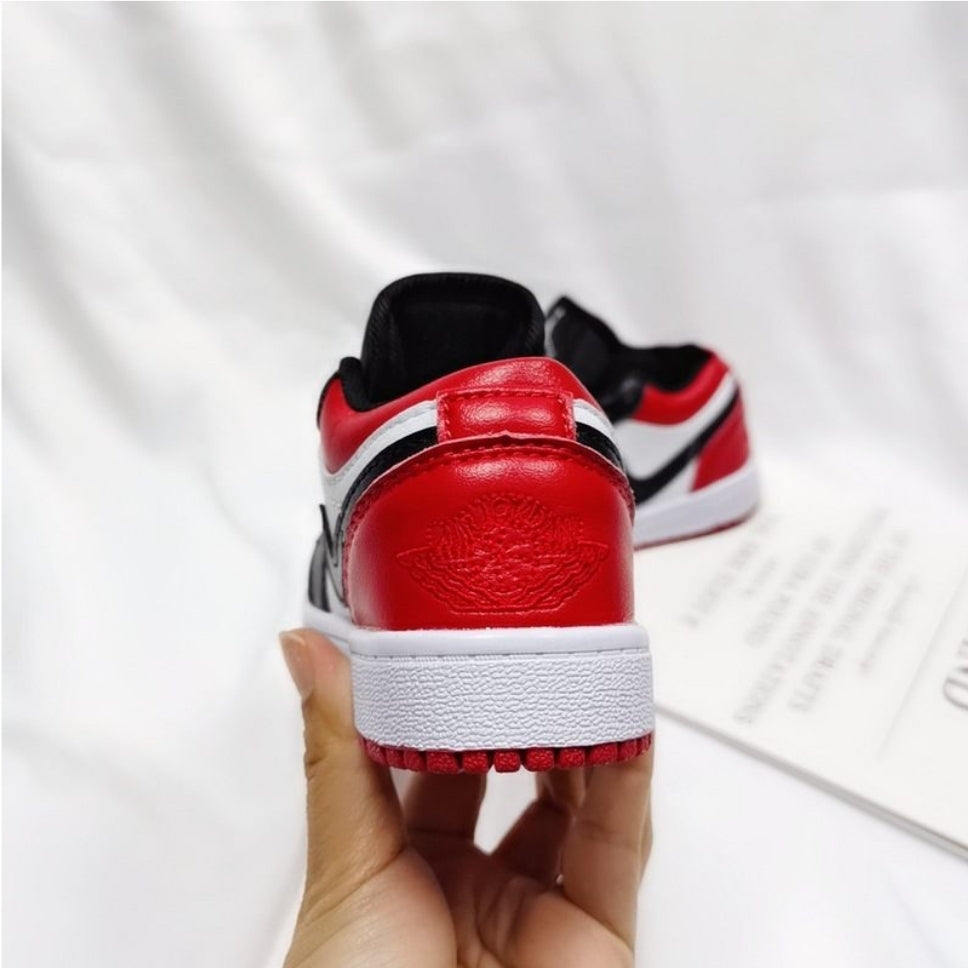 chaussure pour Enfant: jordan  Garçon/Fille