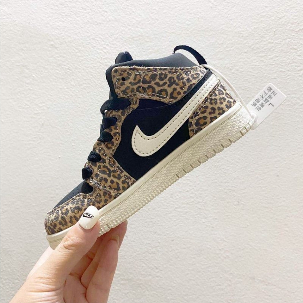 chaussure pour Enfant: jordan  Garçon/Fille