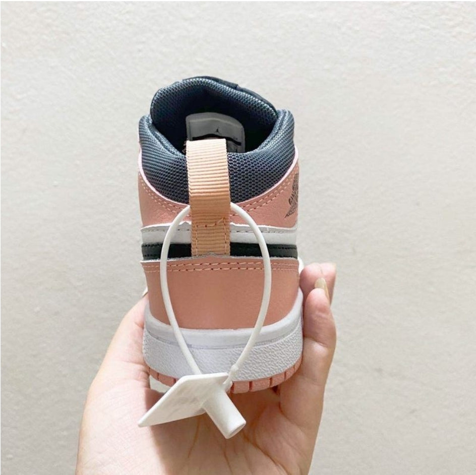 chaussure pour Enfant: jordan  Garçon/Fille