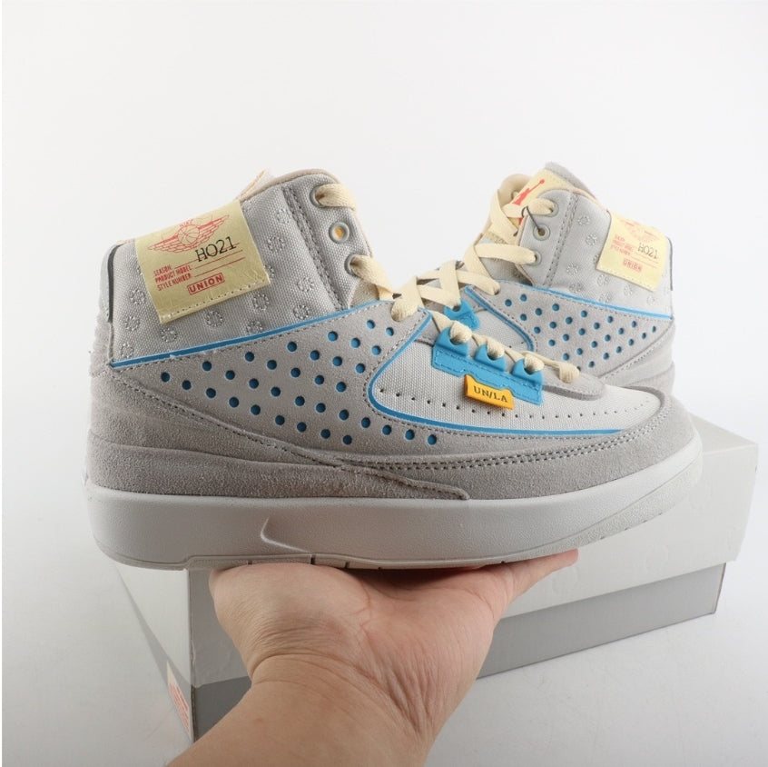 Les baskets Air Jordan 2 offrent un style emblématique et une performance exceptionnelle.

De plus, leur design élégant et l'utilisation.