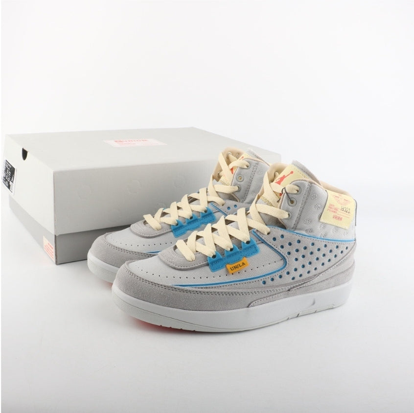 Les baskets Air Jordan 2 offrent un style emblématique et une performance exceptionnelle.

De plus, leur design élégant et l'utilisation.