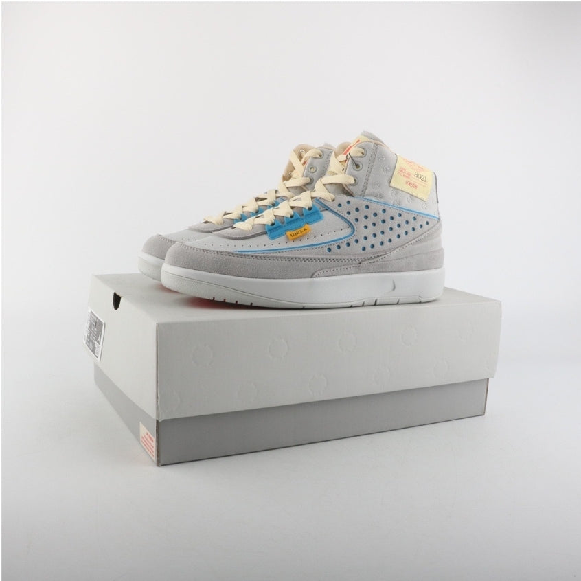 Les baskets Air Jordan 2 offrent un style emblématique et une performance exceptionnelle.

De plus, leur design élégant et l'utilisation.