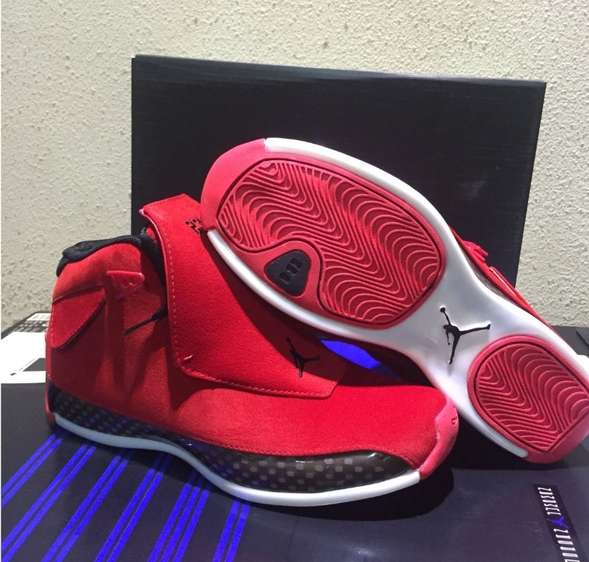 Les baskets Air Jordan 18 offrent un style emblématique et une performance exceptionnelle.

design distinctif.pas cher. Le moins cher. 