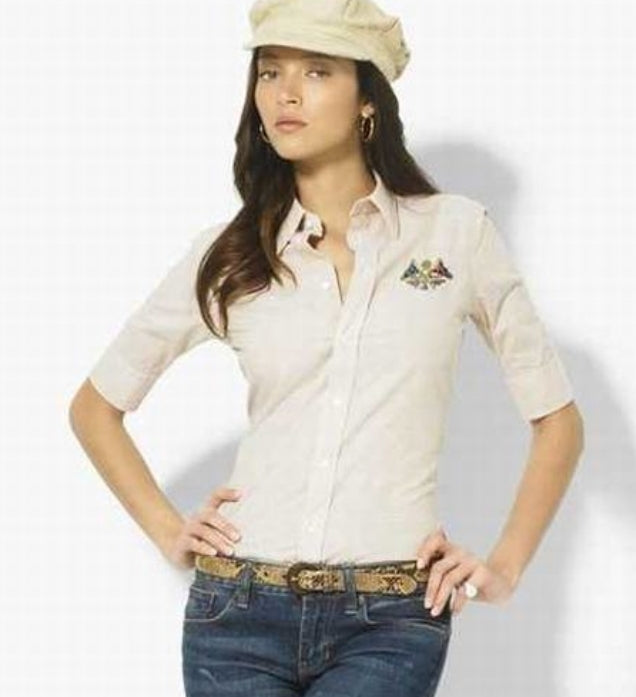 Les chemises Ralph Lauren Femme offrent une élégance et une qualité inégalées avec leur design intemporel et l'utilisation de matériaux .