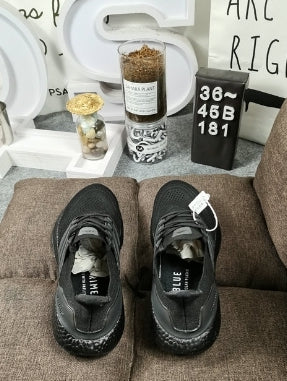 Les baskets Adidas UltraBoost 21 Femme.

Connues pour leur technologie de pointe et leur design moderne, sont un choix incontournable pour les coureuses et les amateurs de sport.
