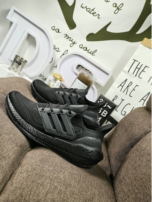 Les baskets Adidas UltraBoost 21 Femme.

Connues pour leur technologie de pointe et leur design moderne, sont un choix incontournable pour les coureuses et les amateurs de sport.