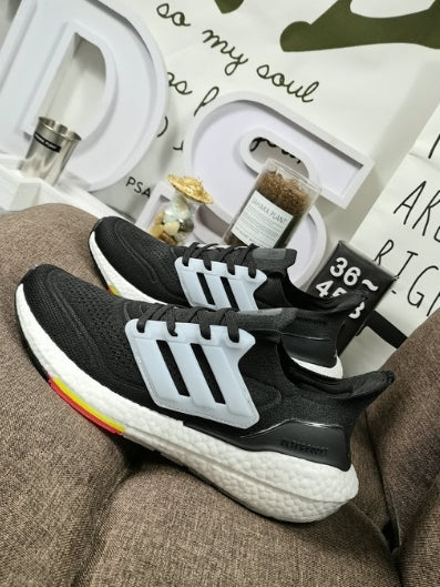 Les baskets Adidas UltraBoost 21 Femme.

Connues pour leur technologie de pointe et leur design moderne, sont un choix incontournable pour les coureuses et les amateurs de sport.