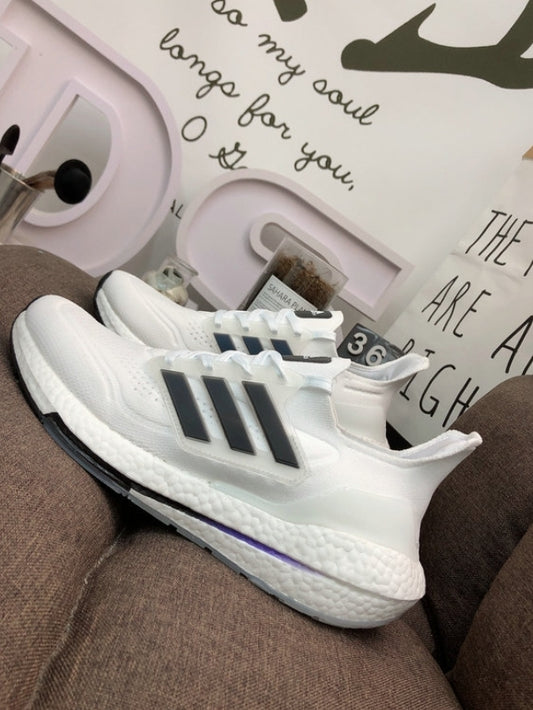 Les baskets Adidas UltraBoost 21 Femme.

Connues pour leur technologie de pointe et leur design moderne, sont un choix incontournable pour les coureuses et les amateurs de sport.