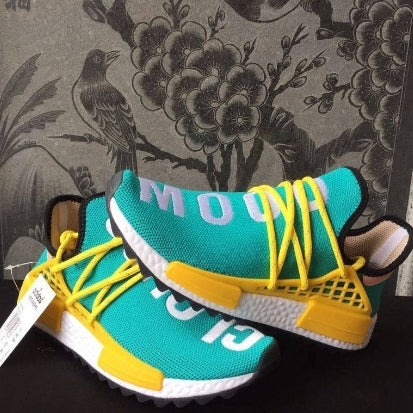 les baskets Adidas Human Race NMD x Pharrell Yellow " Femme  sont un témoignage de l'engagement d'Adidas à combiner style et innovation.
