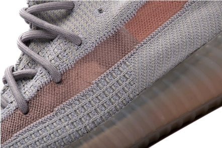 Les  Adidas Yeezy 350 Boost V2 Mono Mist Femme ,  entre Adidas et Kanye West, sont emblématiques pour leur design innovant et leur confort inégalé.