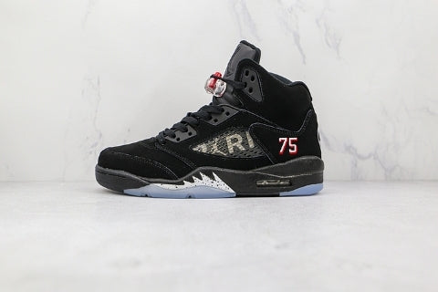 Les baskets Air Jordan 5 Retro (GS) "Oreo" Femme permettent de personnaliser votre style tout en bénéficiant d’un confort supérieur.