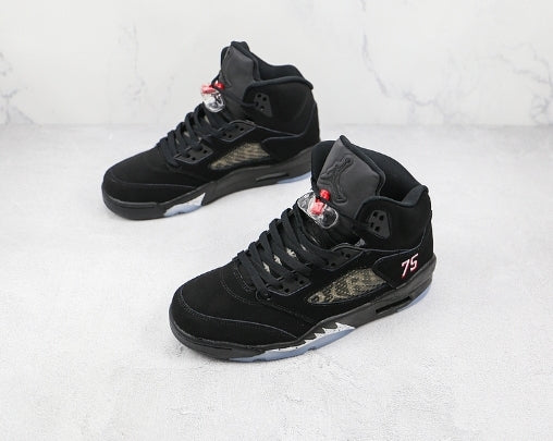 Les baskets Air Jordan 5 Retro (GS) "Oreo" Femme permettent de personnaliser votre style tout en bénéficiant d’un confort supérieur.