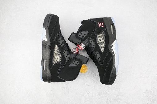 Les baskets Air Jordan 5 Retro (GS) "Oreo" Femme permettent de personnaliser votre style tout en bénéficiant d’un confort supérieur.