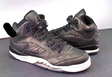 Les baskets Air Jordan 5 Retro (GS) "Oreo" Femme permettent de personnaliser votre style tout en bénéficiant d’un confort supérieur.
