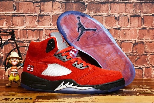 Les baskets Air Jordan 5 Retro (GS) "Oreo" Femme permettent de personnaliser votre style tout en bénéficiant d’un confort supérieur.