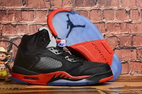 Les baskets Air Jordan 5 Retro (GS) "Oreo" Femme permettent de personnaliser votre style tout en bénéficiant d’un confort supérieur.