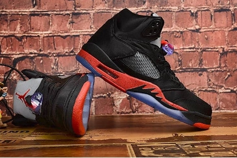 Les baskets Air Jordan 5 Retro (GS) "Oreo" Femme permettent de personnaliser votre style tout en bénéficiant d’un confort supérieur.
