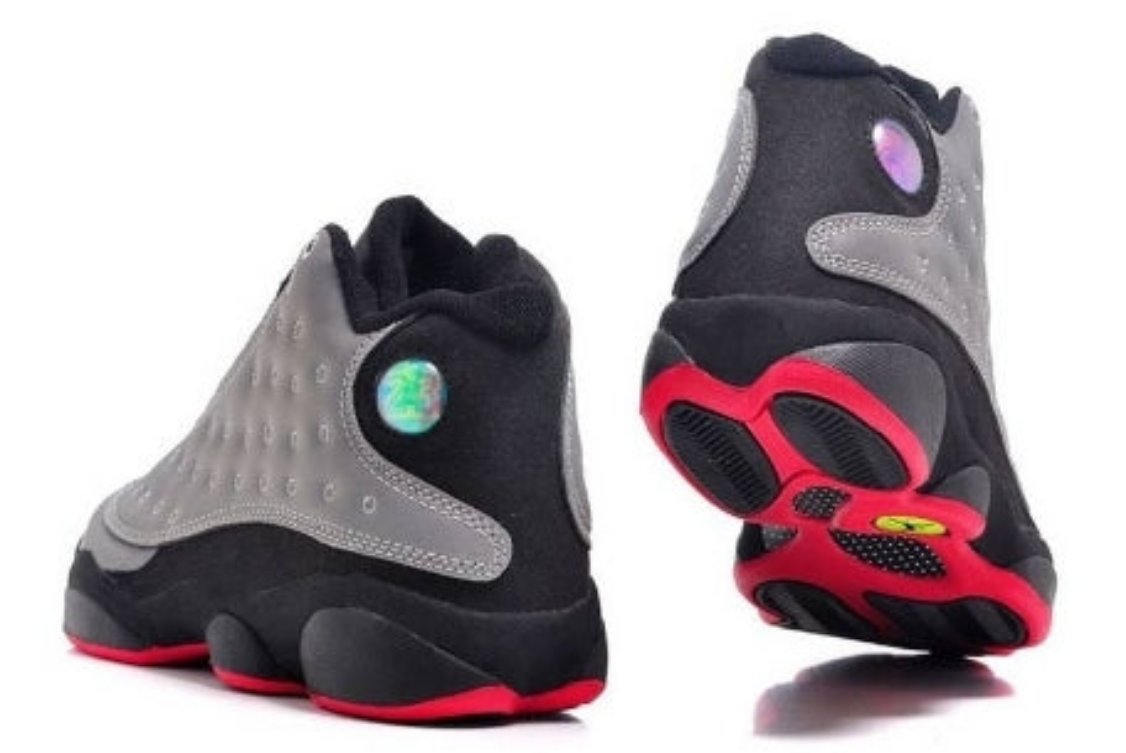 Les  baskets  Air Jordan 13 "Love & Respect" (Black and White) Femme permettent de personnaliser votre style tout en bénéficiant d’un confort supérieur.
