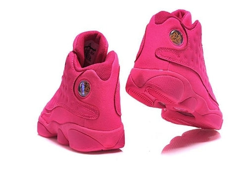 Les  baskets  Air Jordan 13 "Love & Respect" (Black and White) Femme permettent de personnaliser votre style tout en bénéficiant d’un confort supérieur.