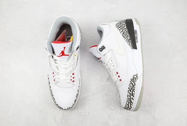 Les baskets Air Jordan 3 Triple White Femme permettent de personnaliser votre style tout en bénéficiant d’un confort supérieur.les Air Jordan 3 Triple.