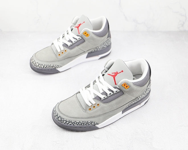 Les baskets Air Jordan 3 Triple White Femme permettent de personnaliser votre style tout en bénéficiant d’un confort supérieur.les Air Jordan 3 Triple.